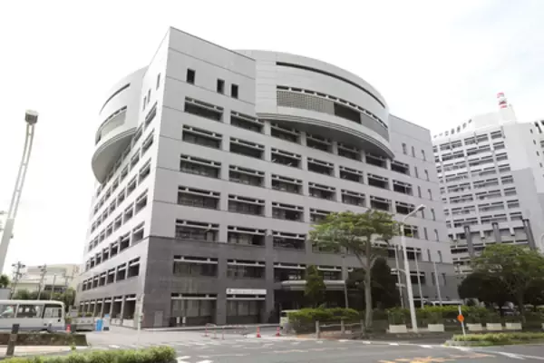 アパート敷地で刺されたか女性死亡＝刃物所持の男性聴取―沖縄・宜野湾