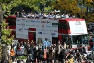 阪神が優勝記念パレード　プロ野球