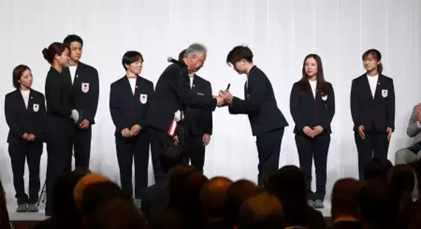 フィギュア団体に特別賞　五輪