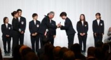 フィギュア団体に特別賞　五輪