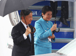 両陛下「友好親善、一層進展を」＝オランダ、ベルギーから帰国