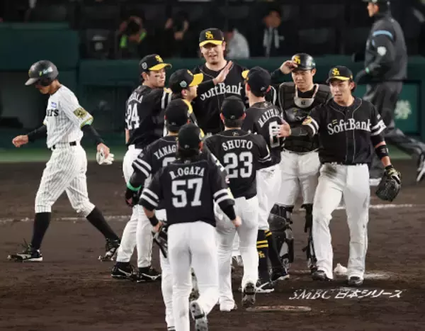 喜ぶソフトバンクナイン　プロ野球