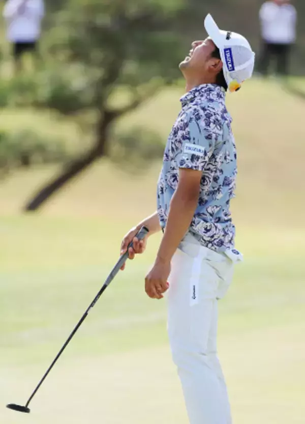 優勝を決めた石坂　男子ゴルフ