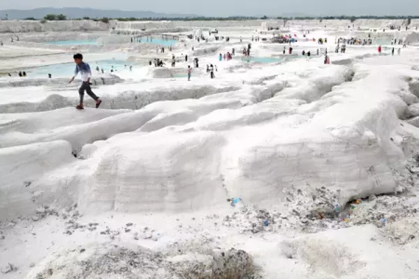 インドに現れた雪原？