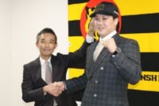 伏見寅威が入団会見＝「明るく元気に」―プロ野球・阪神