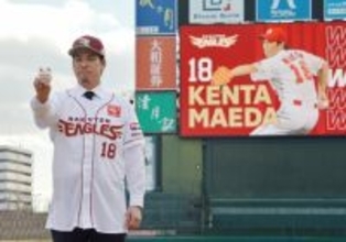 撮影に応じる前田健太　プロ野球