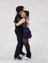 抱き合う吉田、森田組　五輪