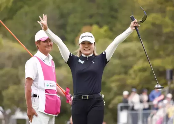 喜ぶ高橋　女子ゴルフ