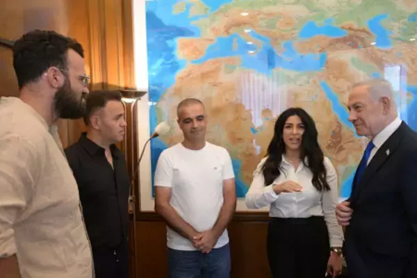 イスラエル便乗客らに称賛