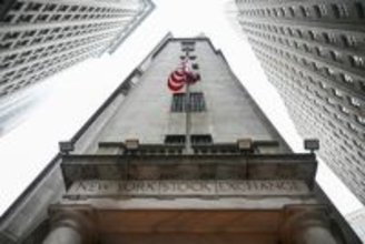 ＮＹ株大幅続落、５５７ドル安＝巨額ＡＩ投資に警戒感