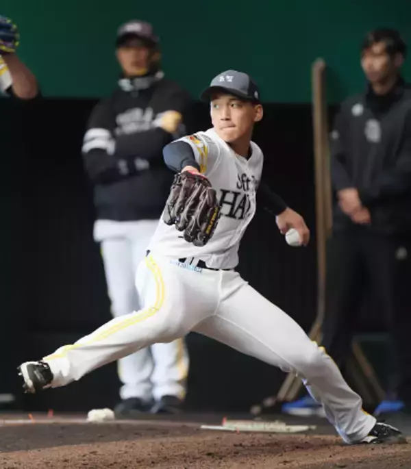 練習する前田悠　プロ野球