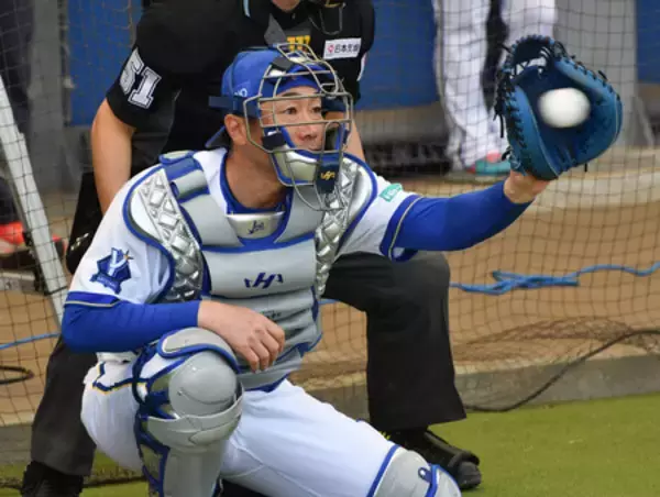 相川監督、ミットで会話＝山崎、復活期し４５球―プロ野球・ＤｅＮＡ