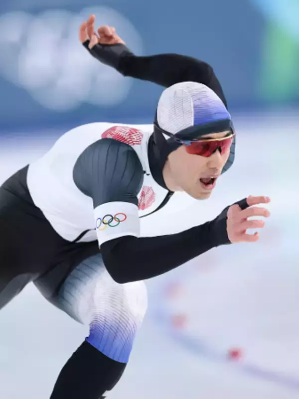 滑走する倉坪　五輪