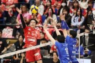 サントリーが先勝