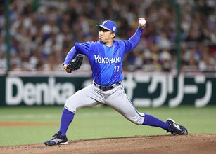 力投する東　プロ野球