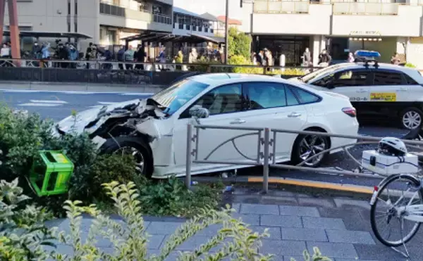 歩行者がはねられた事故現場