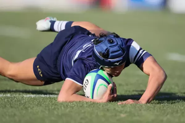 トライを決める曽我　高校ラグビー