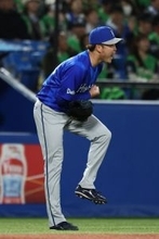 ピンチを切り抜けた石田裕　プロ野球