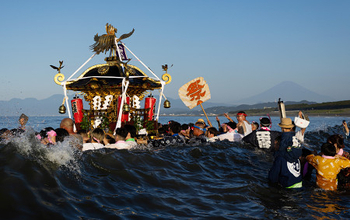 夏の訪れを告げる浜降祭