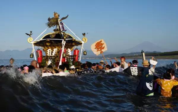 夏の訪れを告げる浜降祭