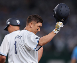 歓声に応える栗山　プロ野球