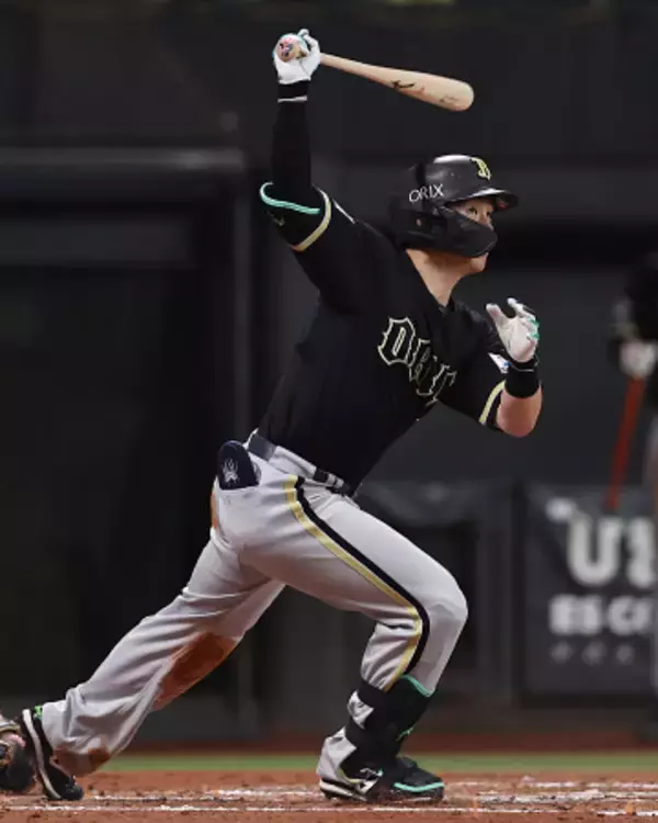 西川の勝ち越し２ラン　プロ野球