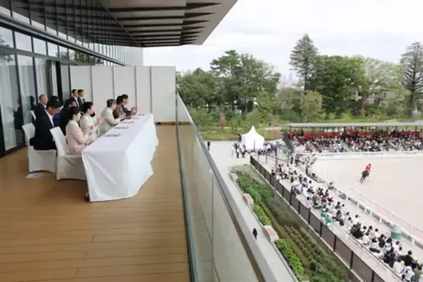 天皇ご一家、馬術競技を観戦＝アジア大会
