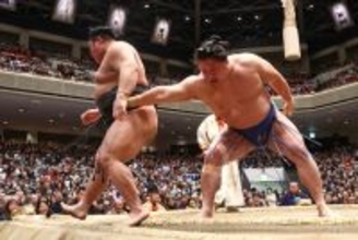 若隆景の寄り切り