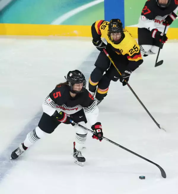 攻め込む山下　五輪