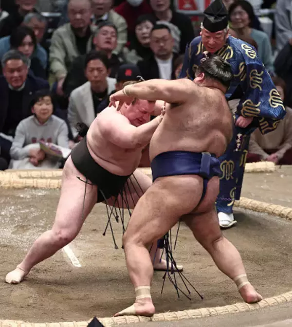 安青錦の押し出し