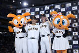 「笑顔の則本と松本　プロ野球」の画像1