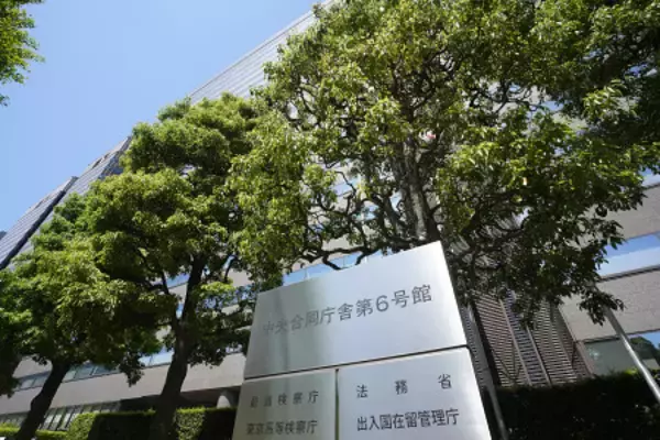 永住許可、収入「日本人超」