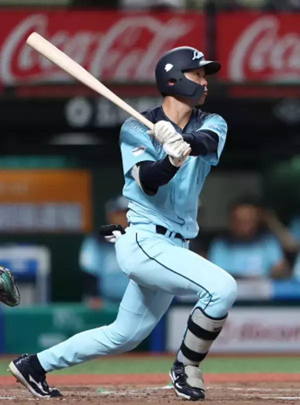 石井の先制ソロ本塁打　プロ野球