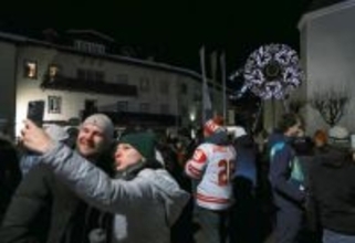 コルティナダンペッツォの聖火台　五輪