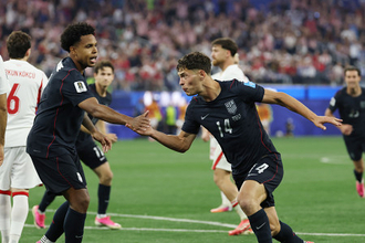 喜ぶバーホールター　Ｗ杯サッカー