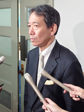 円急伸「一切コメント控える」＝一時１６０円９０銭台―三村財務官