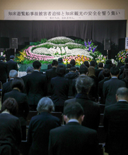 追悼式で遺族ら献花＝犠牲者の冥福祈る―知床観光船事故から２年・北海道