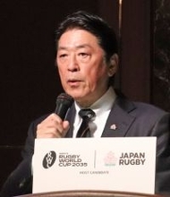 記者会見する土田会長