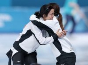 堀川と抱き合う高木　五輪