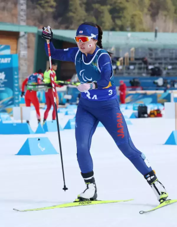 力走する岩本美