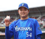 「今季初勝利の石田裕　プロ野球」の画像1