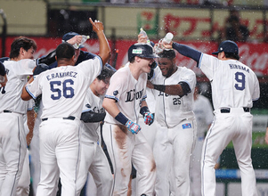 ネビンがサヨナラ本塁打＝プロ野球・西武４―３日本ハム