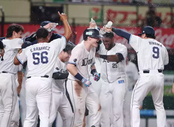 ネビンがサヨナラ本塁打＝プロ野球・西武４―３日本ハム