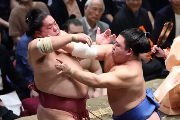 藤ノ川、闘志あふれる＝大相撲秋場所