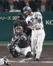 阪神の８番坂本、貴重な先制打＝プロ野球・日本シリーズ