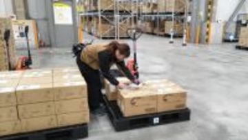 アスクル、物流施設を公開＝サイバー攻撃から１カ月、手作業続く