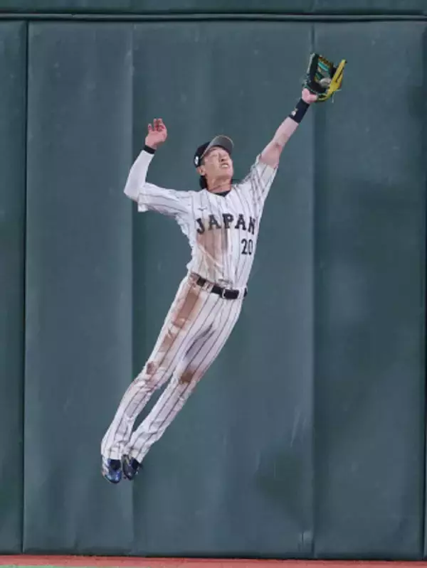 周東の好捕　野球