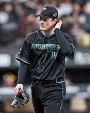 ベンチに戻る有原　プロ野球