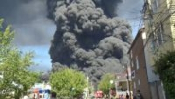 ロシア南部で石油施設炎上