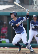 古賀悠の先制３ラン　プロ野球